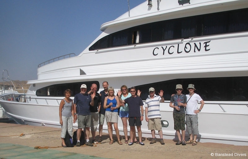 group-photo-by-cyclone