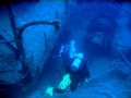 diver-above-wreck